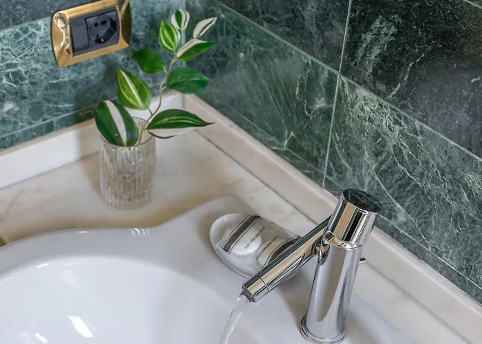 Iflat Stylish Crispi 20 Exclusive Apartment Rom